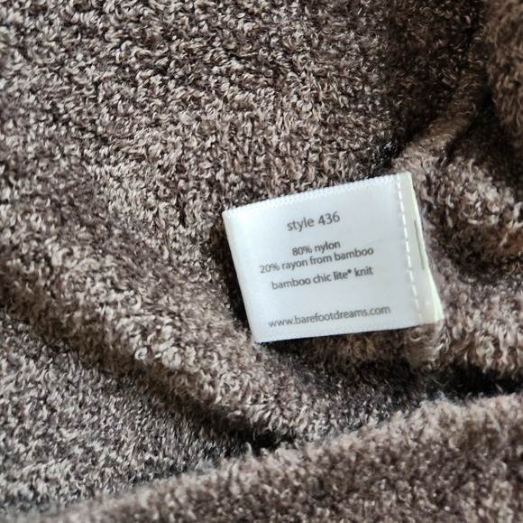 Barefoot Dreams Island Wrap - Picture 4 of 10